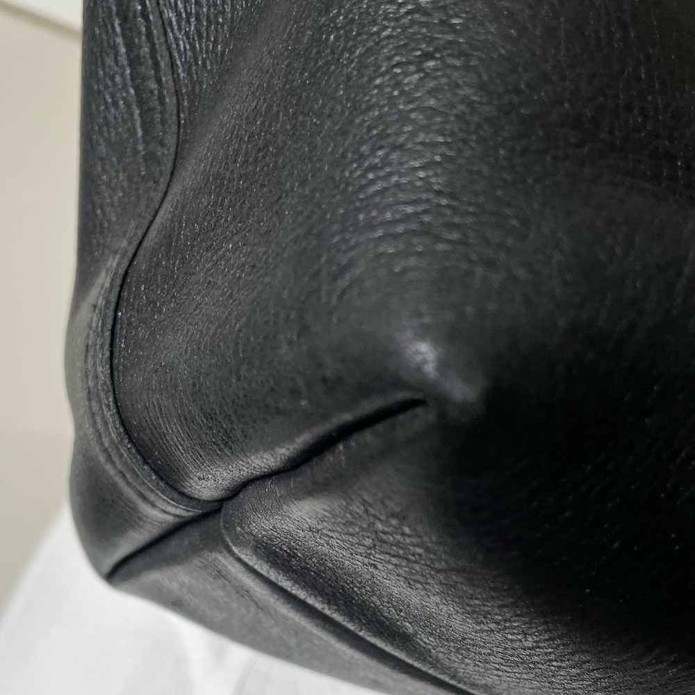 Madewell | Black Leather Tote Bag - Picture 6 of 16